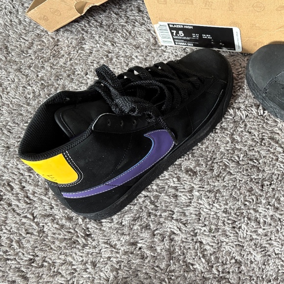 Shoes - Picture 1 of 1